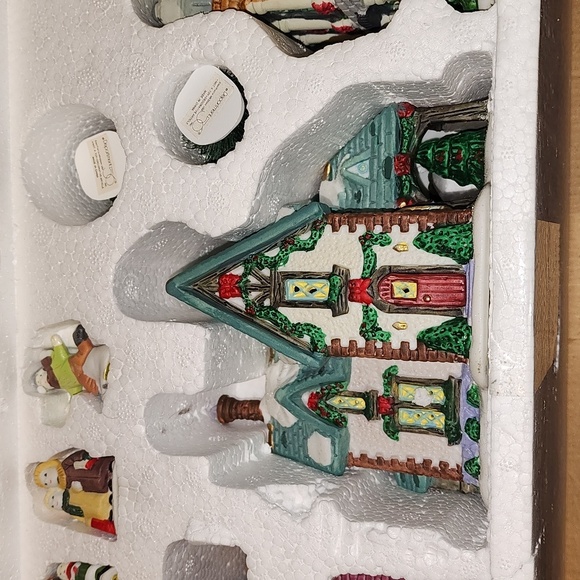 Beautiful VINTAGE KMART TRIM A HOME BAYBERRY CHRISTMAS VILLAGE - Picture 4 of 5